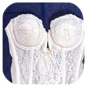 VTG 90s Lace Corset by Jezebel strapless, Key Hole front and low back 32B